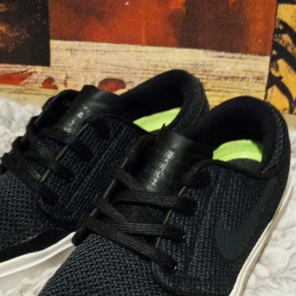 Nike Dark Green and White Athletic Shoes - Picture 3 of 5